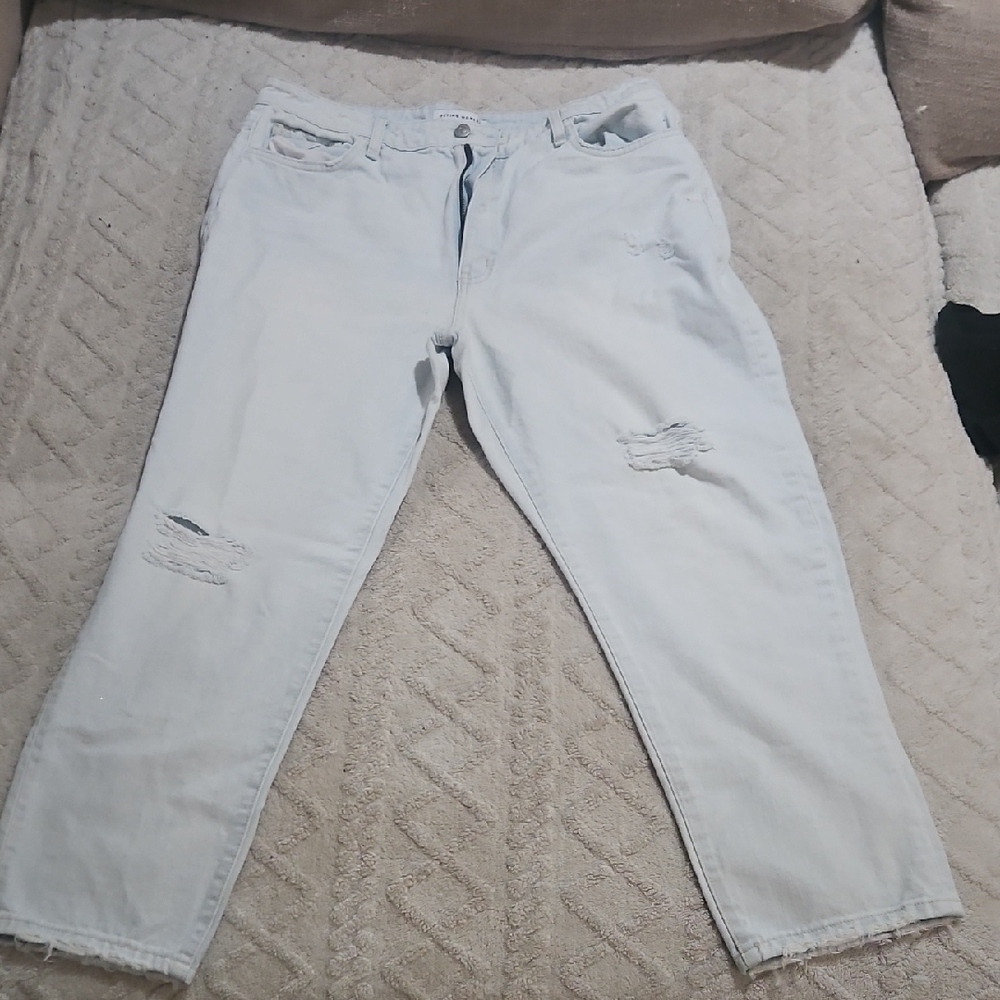 Flying Monkey Light Wash Distressed Boyfriend Jeans Size 32‎ (Buckle)